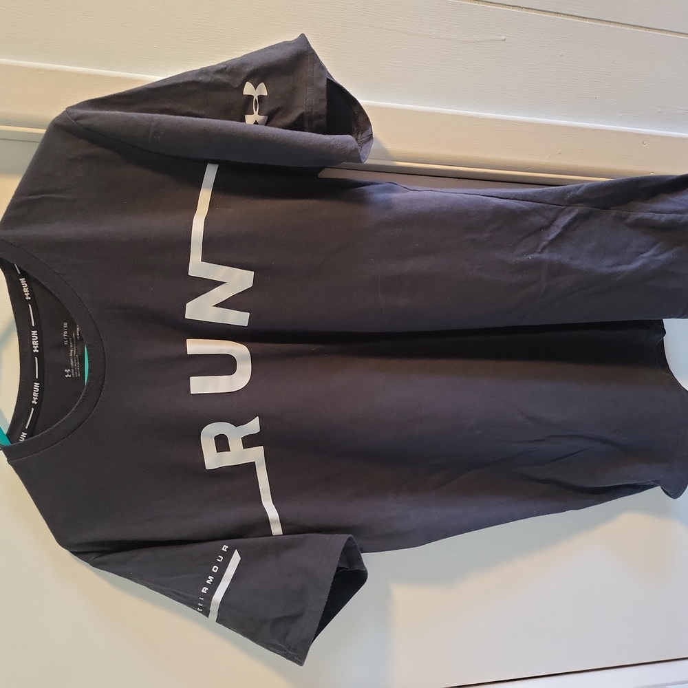 Xl mens under armour tshirt